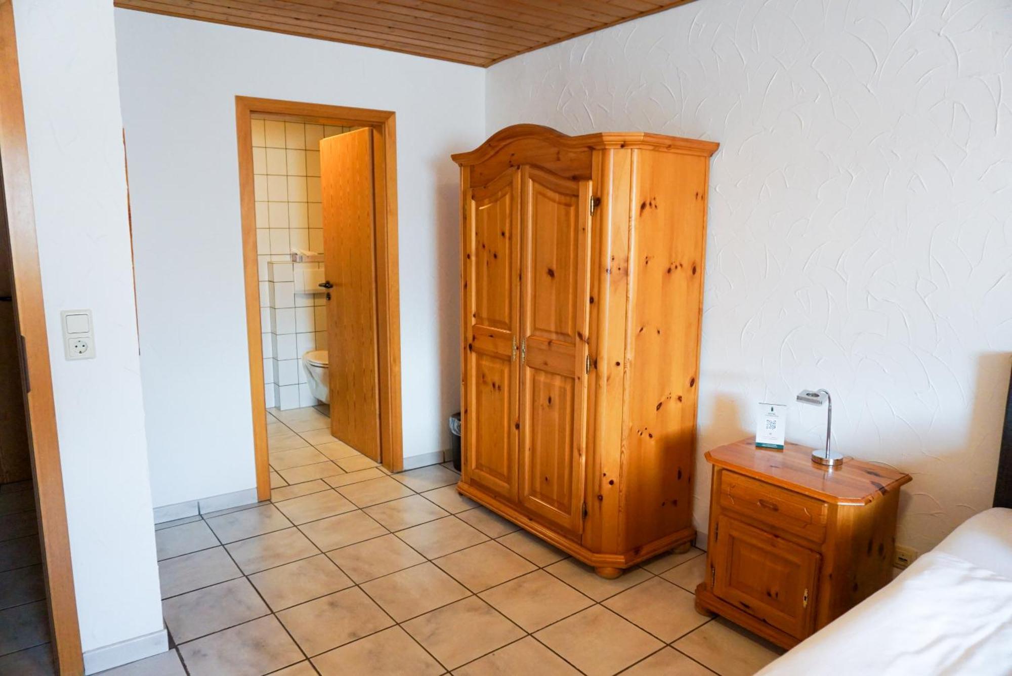 Hotel Zur Schlemmerscheune Weilerbach Exterior foto